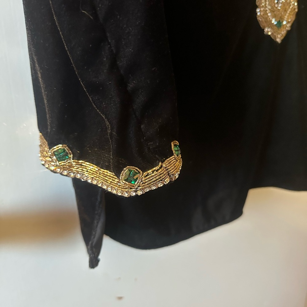 Elegant Black Embellished Women's Top - Picture 5 of 11